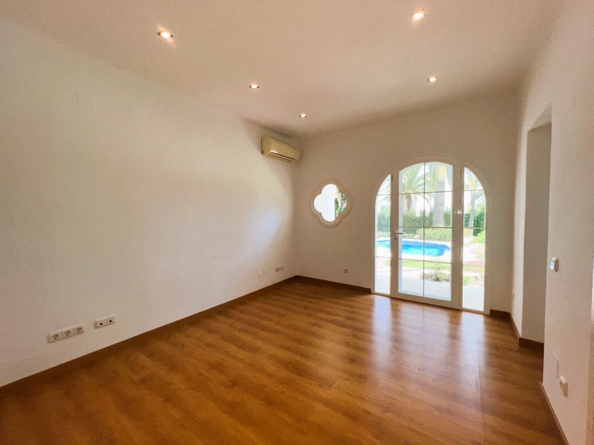 6 slaapkamer Villa te koop in El Paraiso met zwembad garage - € 1.995.000 (Ref: 9507697)