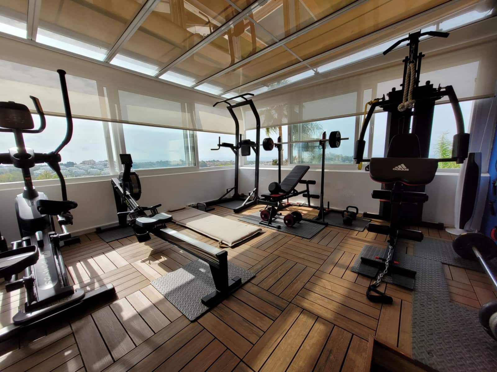 4 bedroom Villa for sale in Benahavis with pool garage - € 1,850,000 (Ref: 9507698)