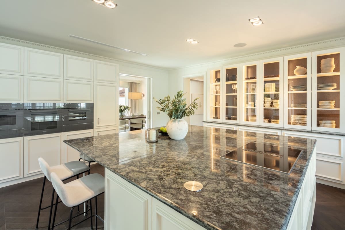 6 bedroom Villa for sale in Marbella with pool garage - € 8,750,000 (Ref: 9507768)