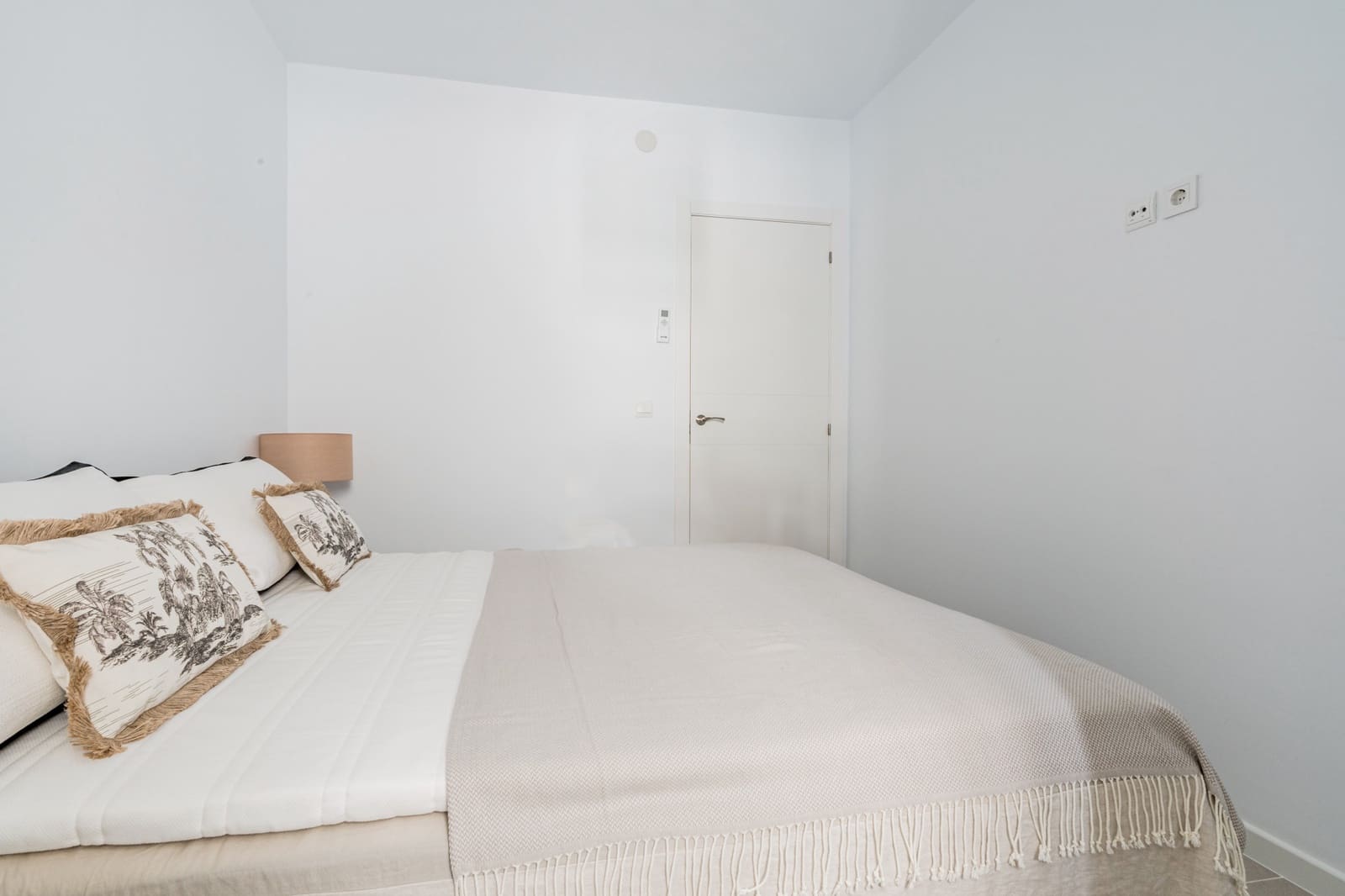 3 sypialnia Apartament na sprzedaż w Marbella z basenem garażem - 600 000 € (Ref: 9507793)