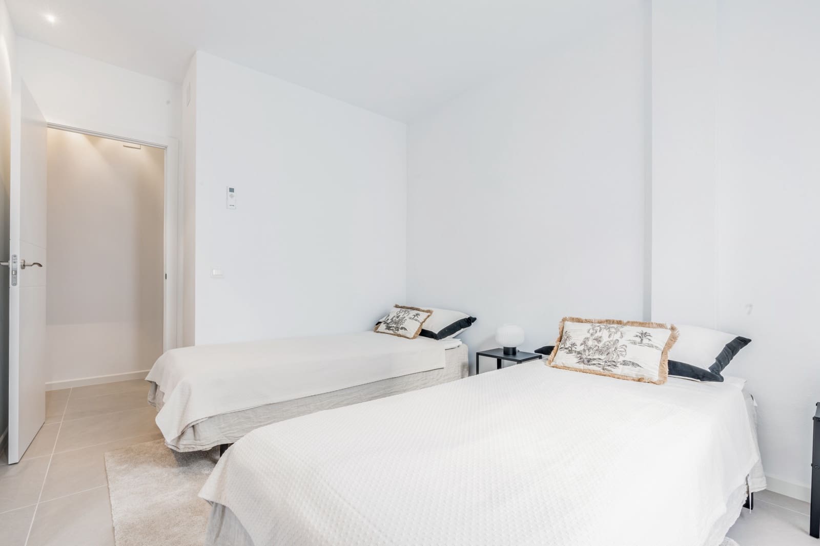 3 sypialnia Apartament na sprzedaż w Marbella z basenem garażem - 600 000 € (Ref: 9507793)