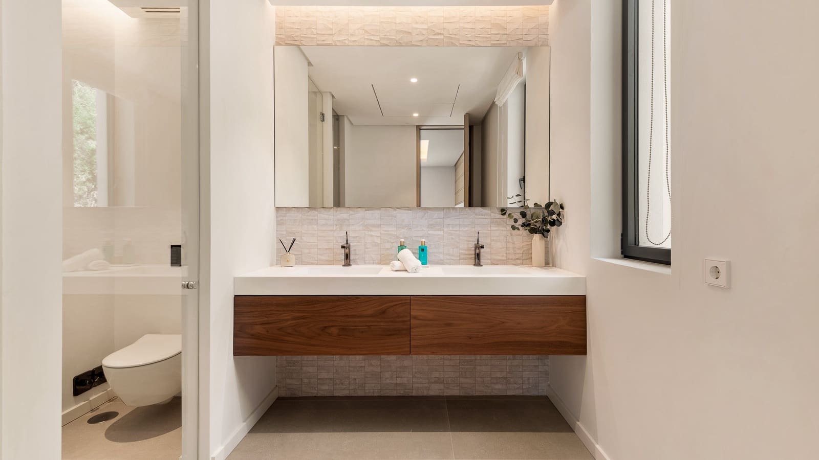 5 slaapkamer Villa te koop in El Paraiso met zwembad garage - € 6.350.000 (Ref: 9507800)