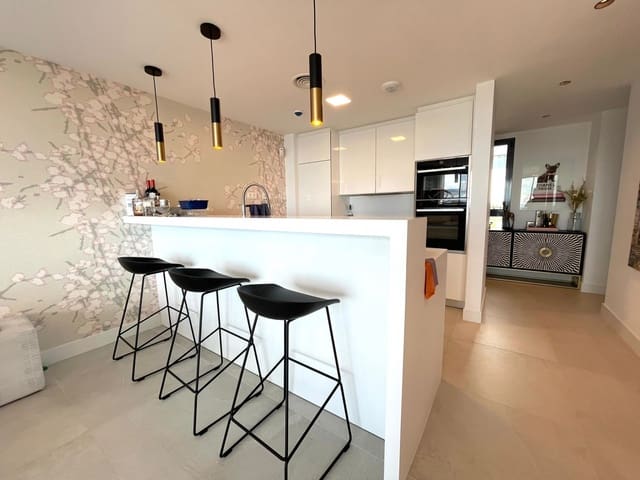 3 quarto Penthouse para venda em Marbella com piscina garagem - 995 000 € (Ref: 9507805)