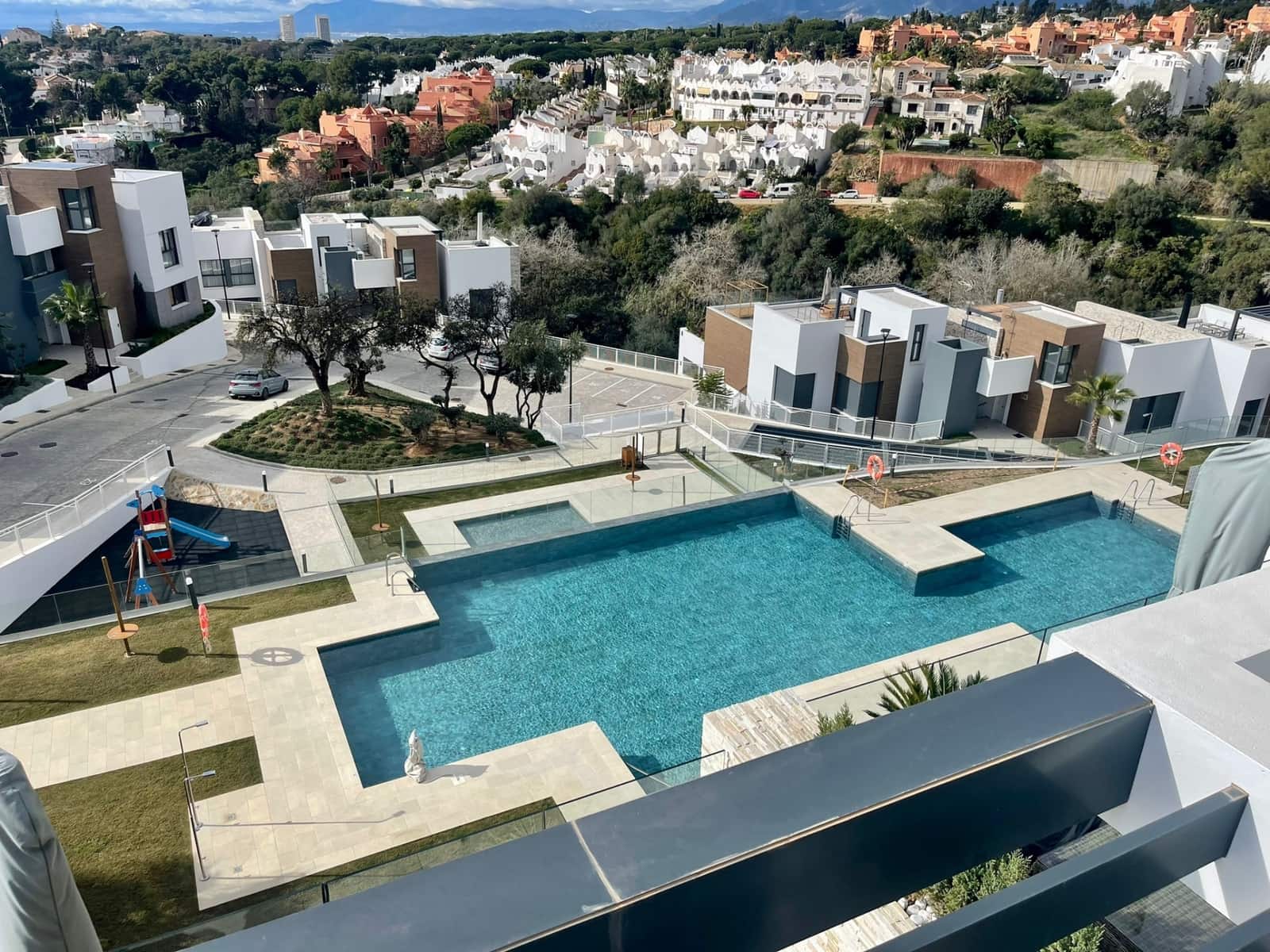 3 quarto Penthouse para venda em Marbella com piscina garagem - 995 000 € (Ref: 9507805)