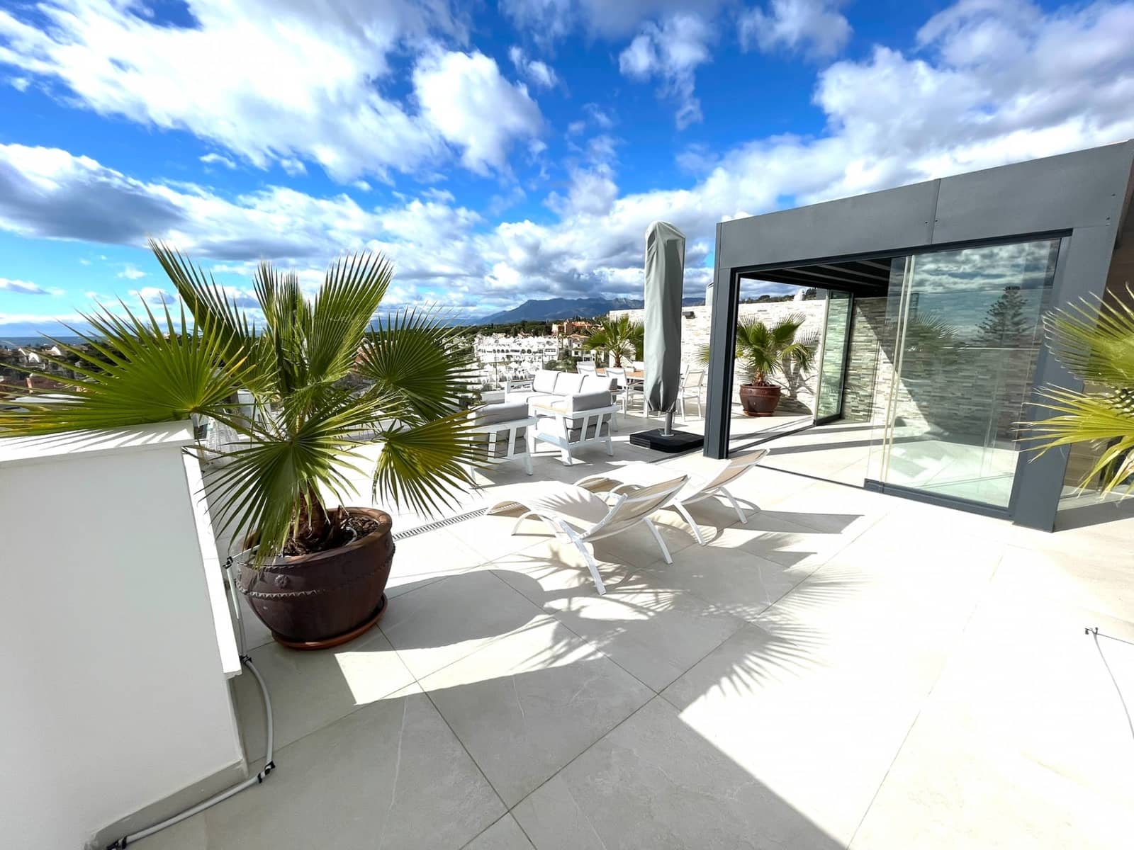 3 quarto Penthouse para venda em Marbella com piscina garagem - 995 000 € (Ref: 9507805)