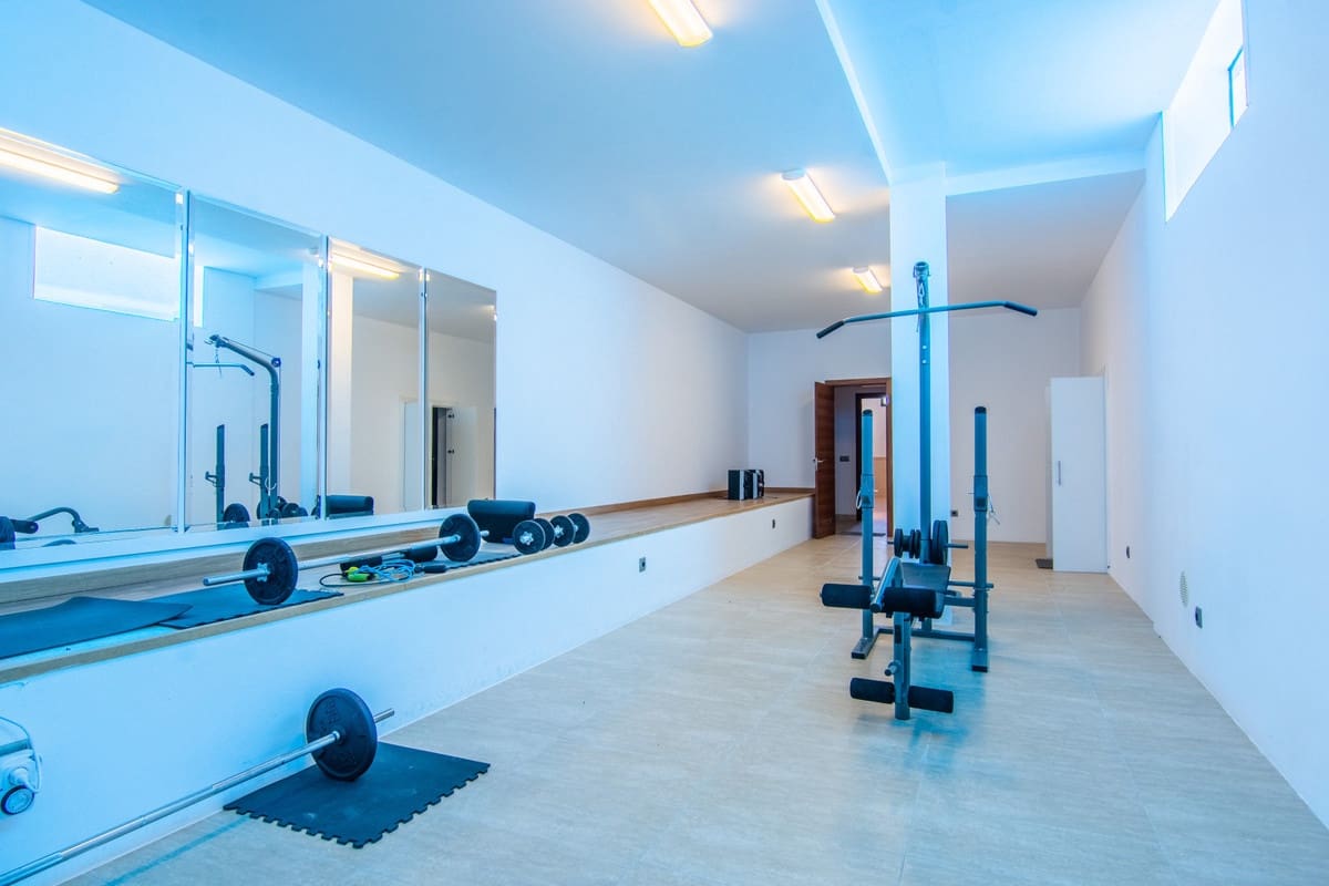 6 slaapkamer Villa te koop in Marbella met zwembad garage - € 1.860.000 (Ref: 9507811)