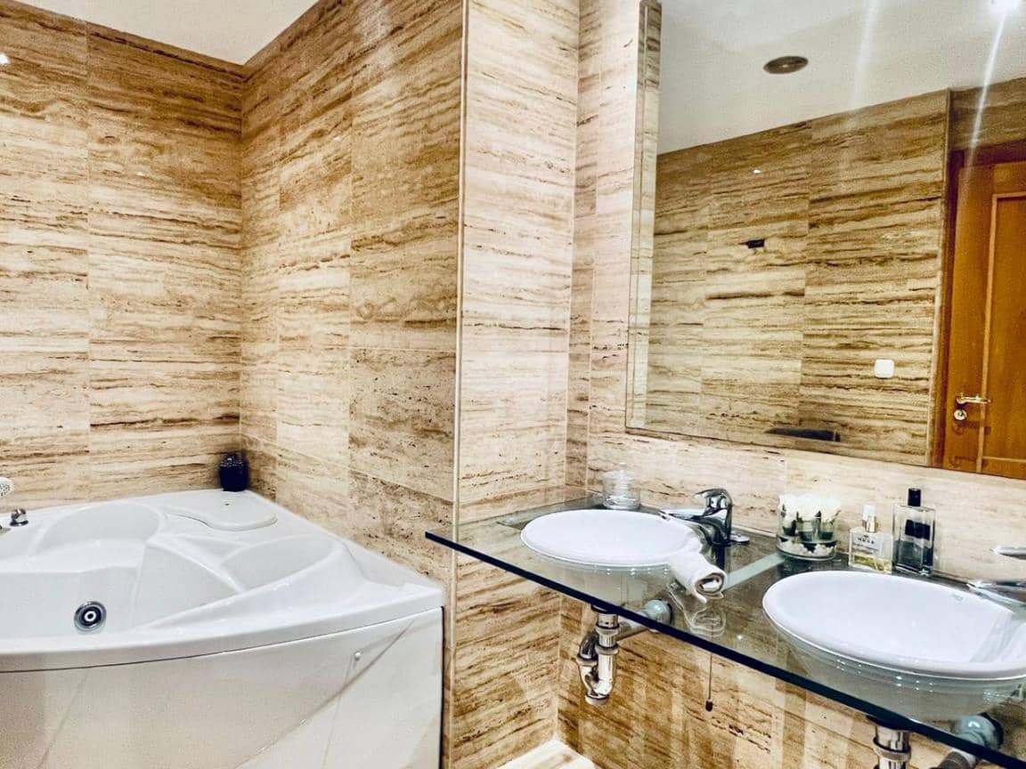 3 sypialnia Apartament na sprzedaż w Marbella z basenem garażem - 535 000 € (Ref: 9507821)