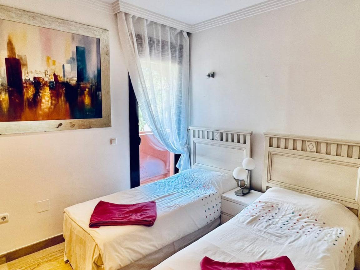 3 sypialnia Apartament na sprzedaż w Marbella z basenem garażem - 535 000 € (Ref: 9507821)