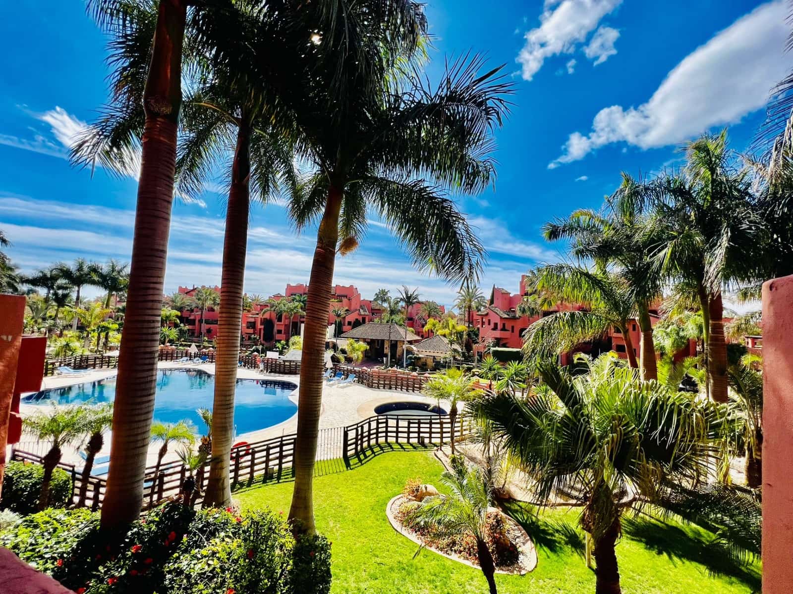 3 sypialnia Apartament na sprzedaż w Marbella z basenem garażem - 535 000 € (Ref: 9507821)