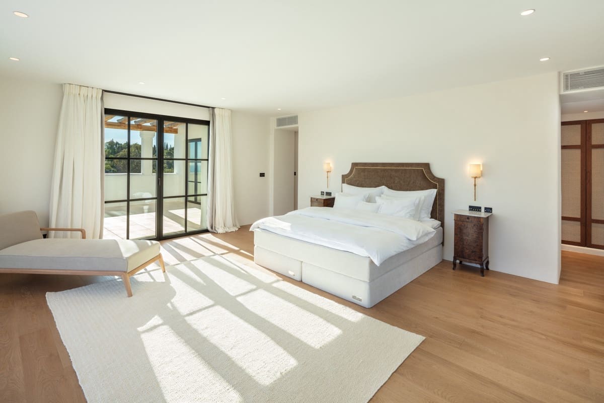 6 soverom Villa til salgs i El Madronal med svømmebasseng garasje - € 4 500 000 (Ref: 9507832)