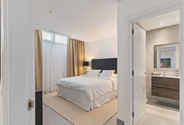 Chalet de 5 habitaciones en Marbella en venta con piscina garaje - 2.495.000 € (Ref: 9507833)