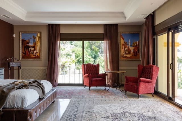 5 bedroom Villa for sale in Marbella with pool garage - € 2,850,000 (Ref: 9507844)