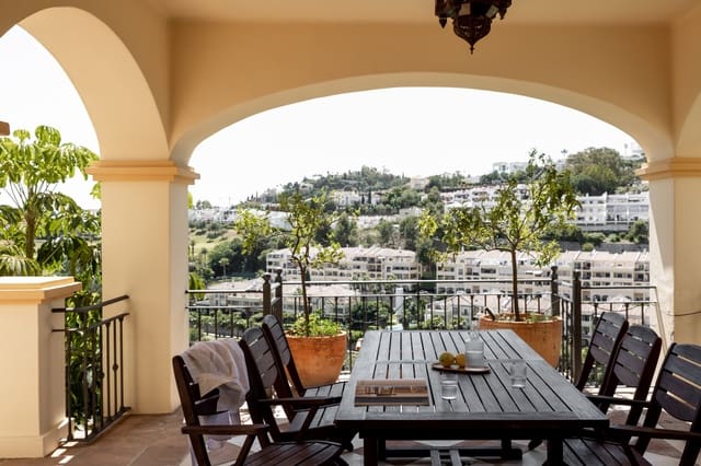 5 bedroom Villa for sale in Marbella with pool garage - € 2,850,000 (Ref: 9507844)