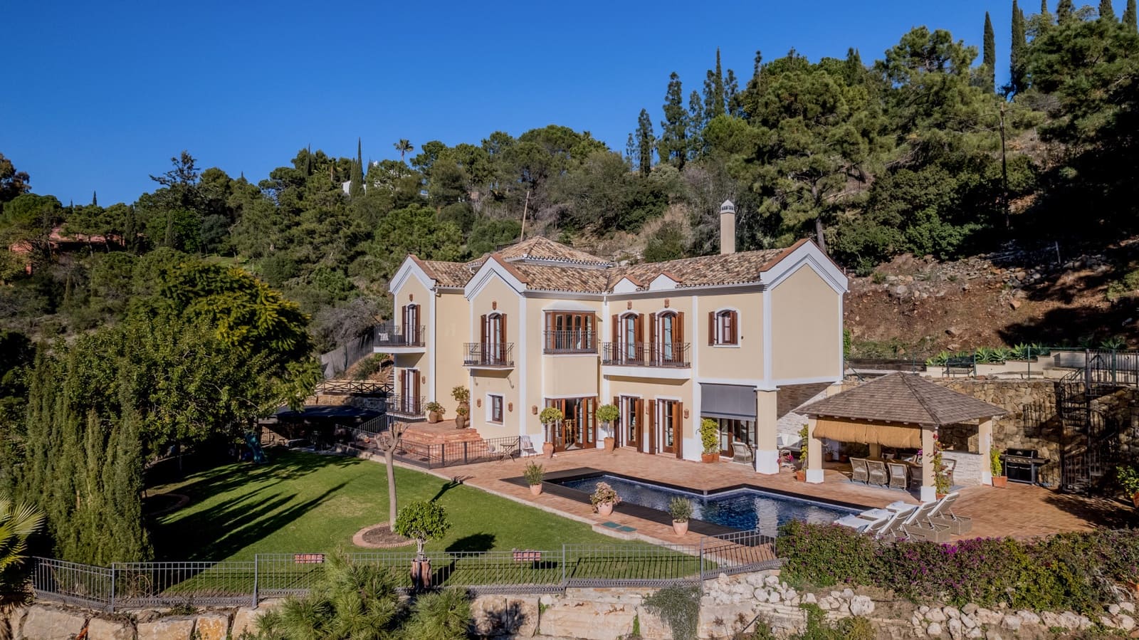 7 sypialnia Willa na sprzedaż w Marbella z basenem garażem - 3 875 000 € (Ref: 9507856)