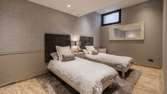 5 quarto Moradia para venda em Marbella com piscina garagem - 2 850 000 € (Ref: 9507857)