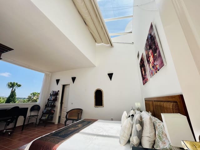 5 slaapkamer Villa te koop in Sotogrande Alto, San Roque met zwembad garage - € 1.080.000 (Ref: 9507864)