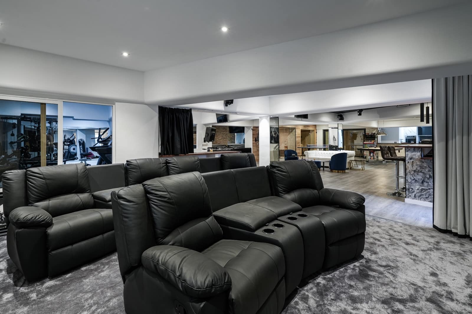 7 bedroom Villa for sale in Nueva Andalucia with pool garage - € 8,000,000 (Ref: 9507866)