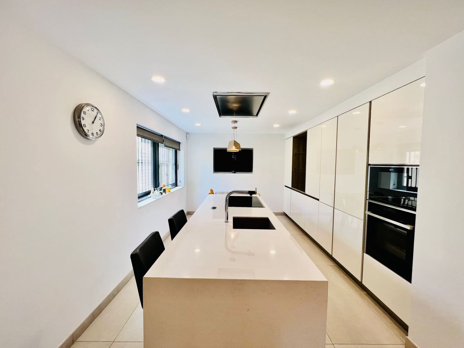 4 camera da letto Villa in vendita in Nueva Andalucia con piscina garage - 720.000 € (Rif: 9507874)