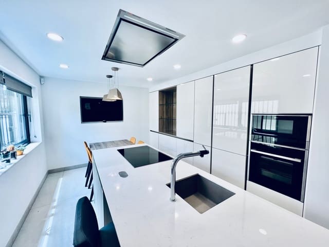 4 camera da letto Villa in vendita in Nueva Andalucia, Marbella con piscina garage - 720.000 € (Rif: 9507874)