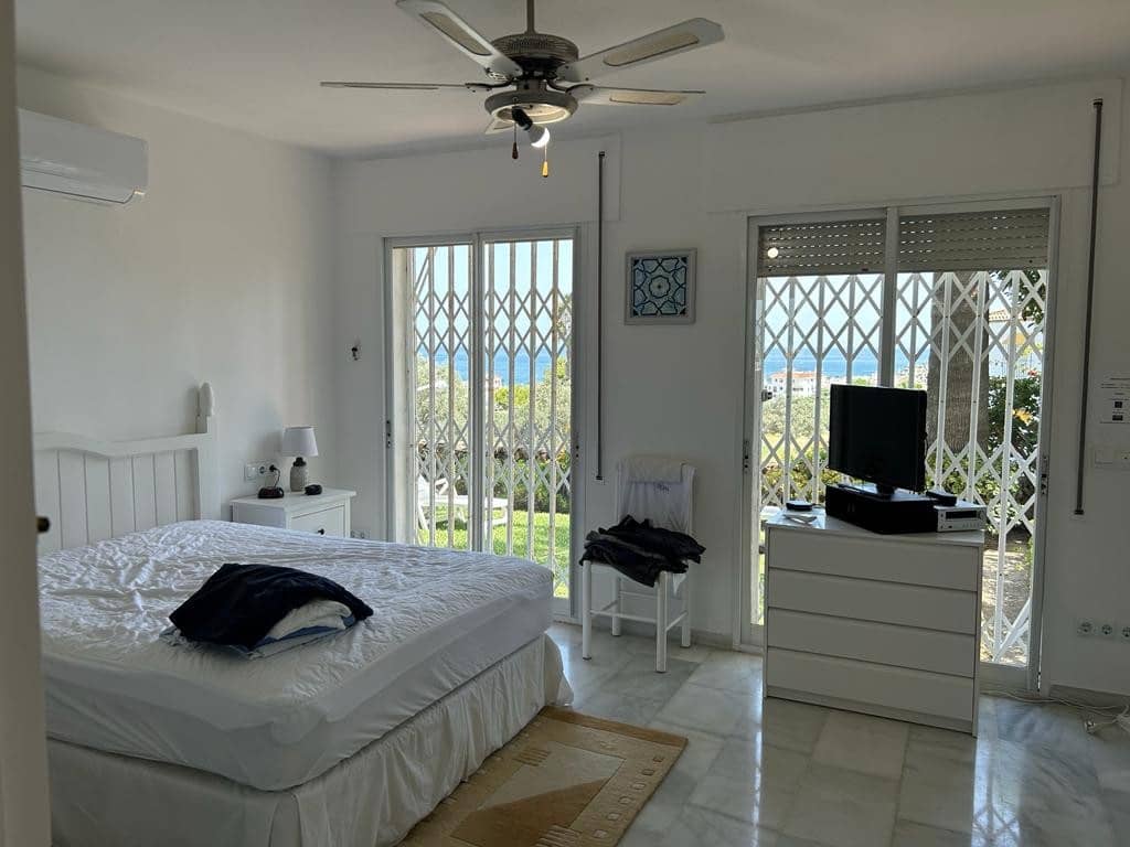 Chalet de 3 habitaciones en Manilva en venta con piscina garaje - 510.000 € (Ref: 9507875)