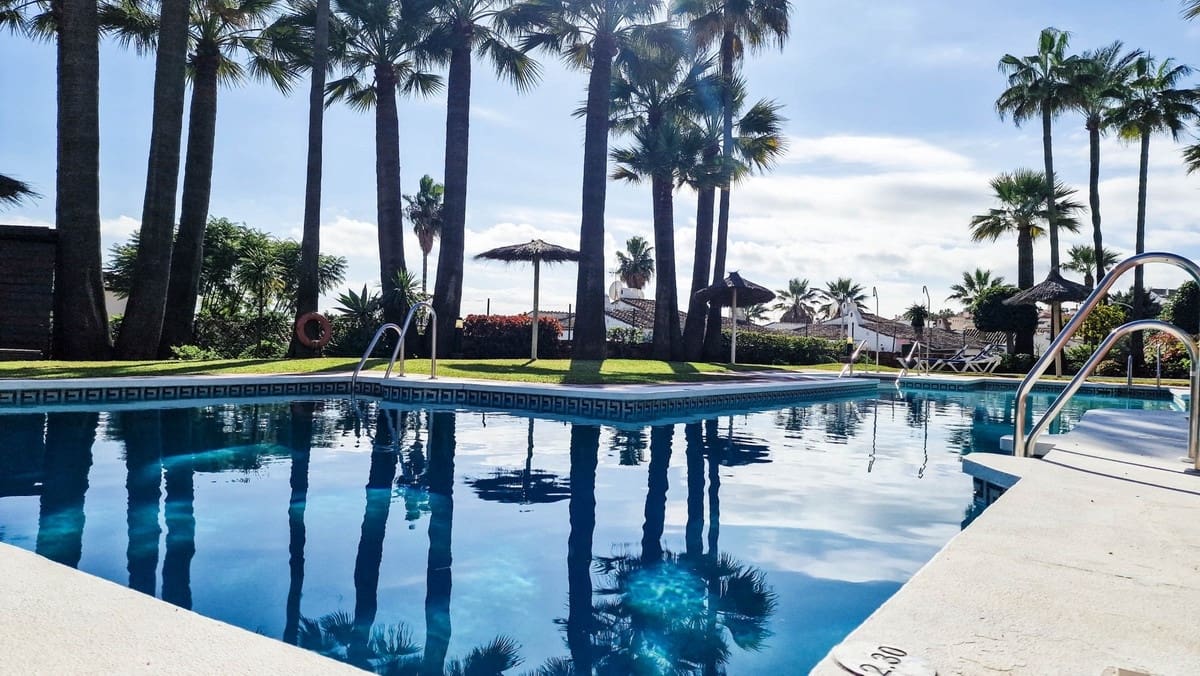 Chalet de 3 habitaciones en Manilva en venta con piscina garaje - 510.000 € (Ref: 9507875)