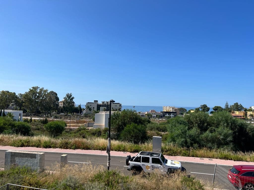 Chalet de 3 habitaciones en Estepona en venta con piscina garaje - 750.000 € (Ref: 9507876)