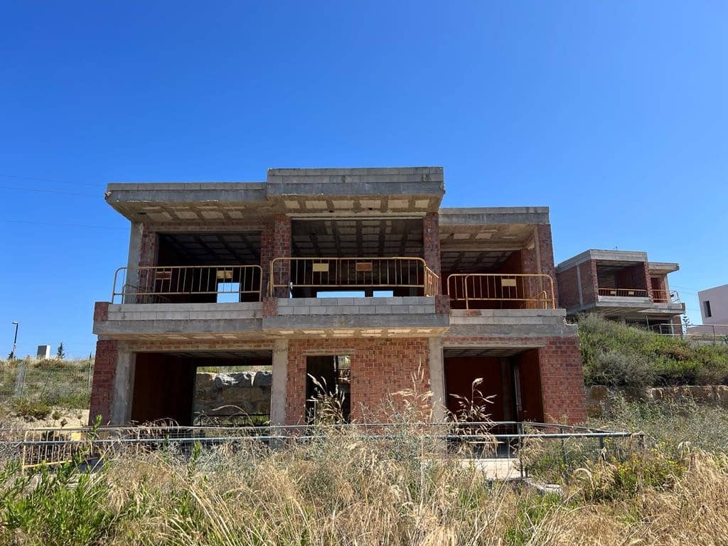 Chalet de 3 habitaciones en Estepona en venta con piscina garaje - 750.000 € (Ref: 9507876)