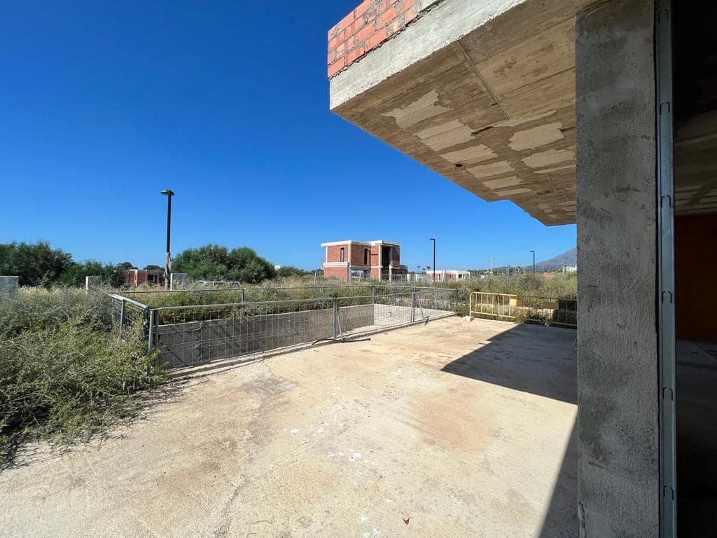 Chalet de 3 habitaciones en Estepona en venta con piscina garaje - 750.000 € (Ref: 9507876)