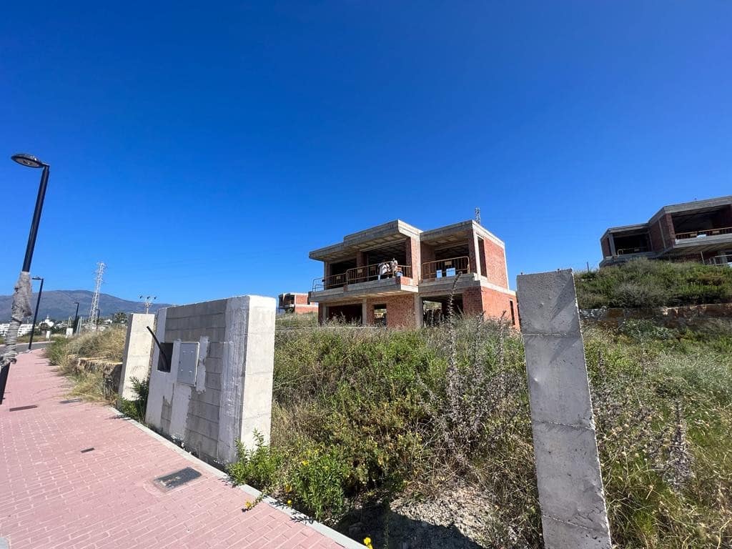 Chalet de 3 habitaciones en Estepona en venta con piscina garaje - 750.000 € (Ref: 9507876)