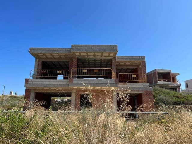 Chalet de 3 habitaciones en Estepona en venta con piscina garaje - 750.000 € (Ref: 9507876)