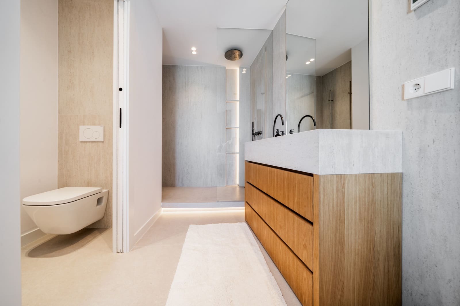 2 bedroom Apartment for sale in Marbella with pool garage - € 895,000 (Ref: 9507903)