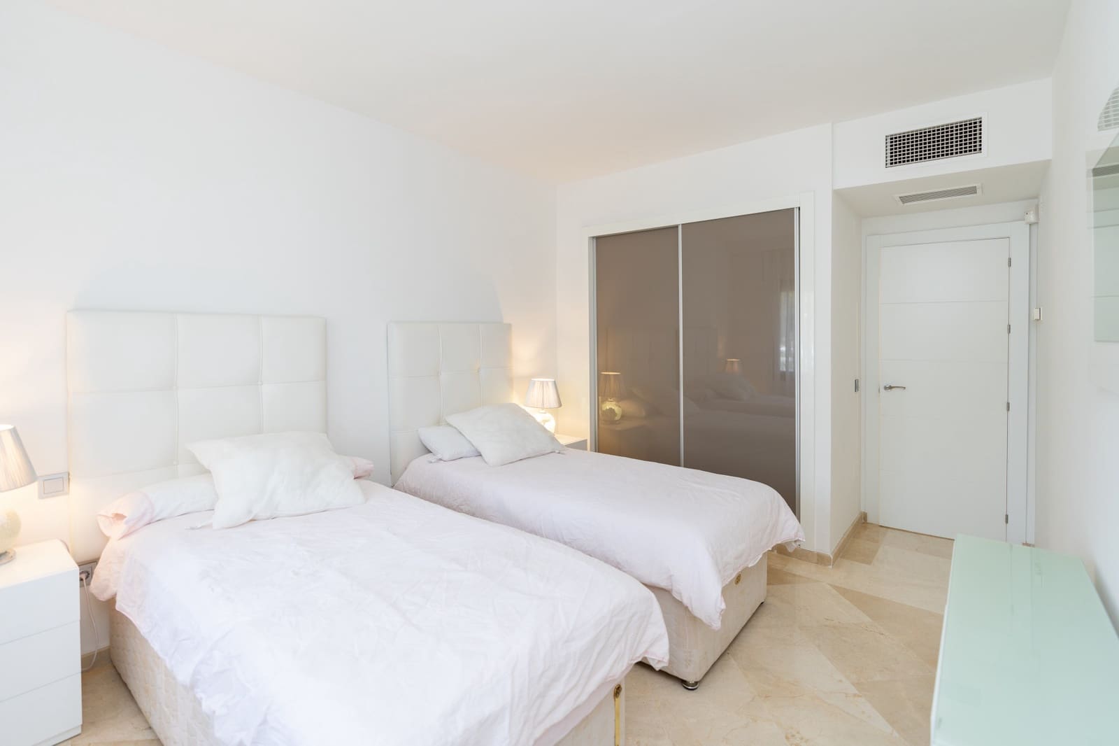 2 bedroom Apartment for sale in Estepona with pool garage - € 750,000 (Ref: 9507907)