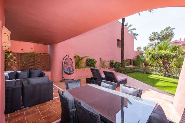 2 bedroom Apartment for sale in Estepona with pool garage - € 750,000 (Ref: 9507907)