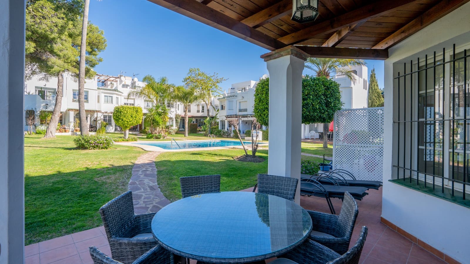 3 sypialnia Willa na sprzedaż w Marbella z basenem garażem - 520 000 € (Ref: 9507911)