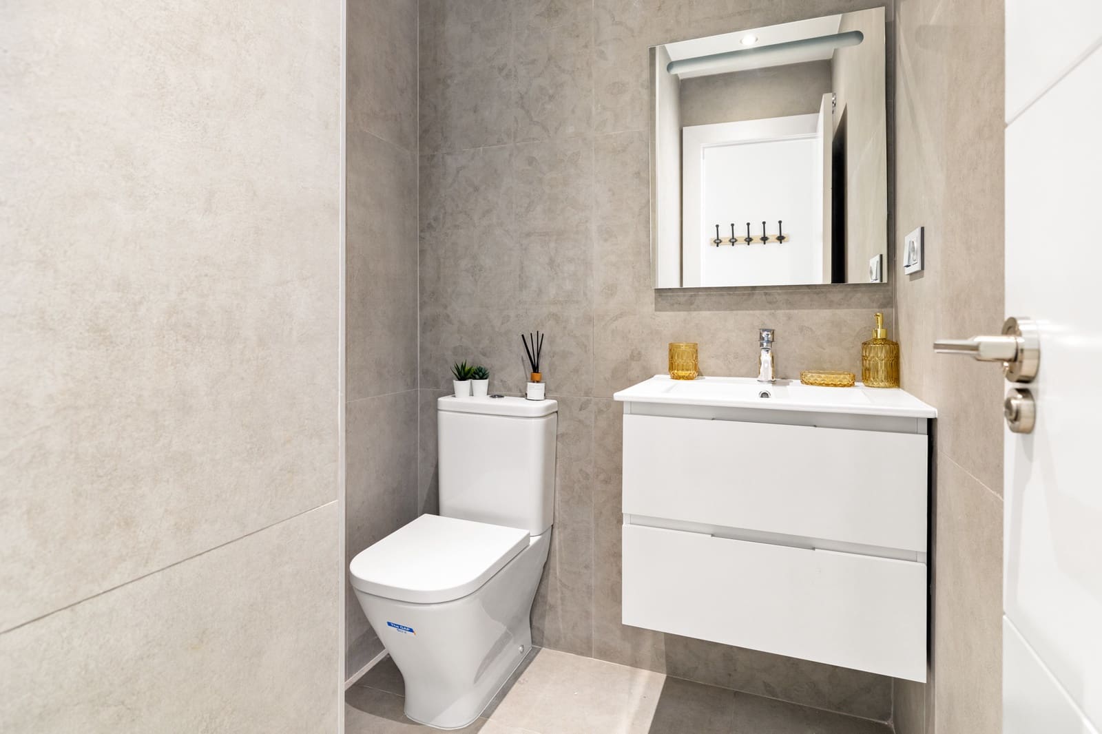 3 sypialnia Apartament na sprzedaż w Estepona z basenem garażem - 739 000 € (Ref: 9507917)