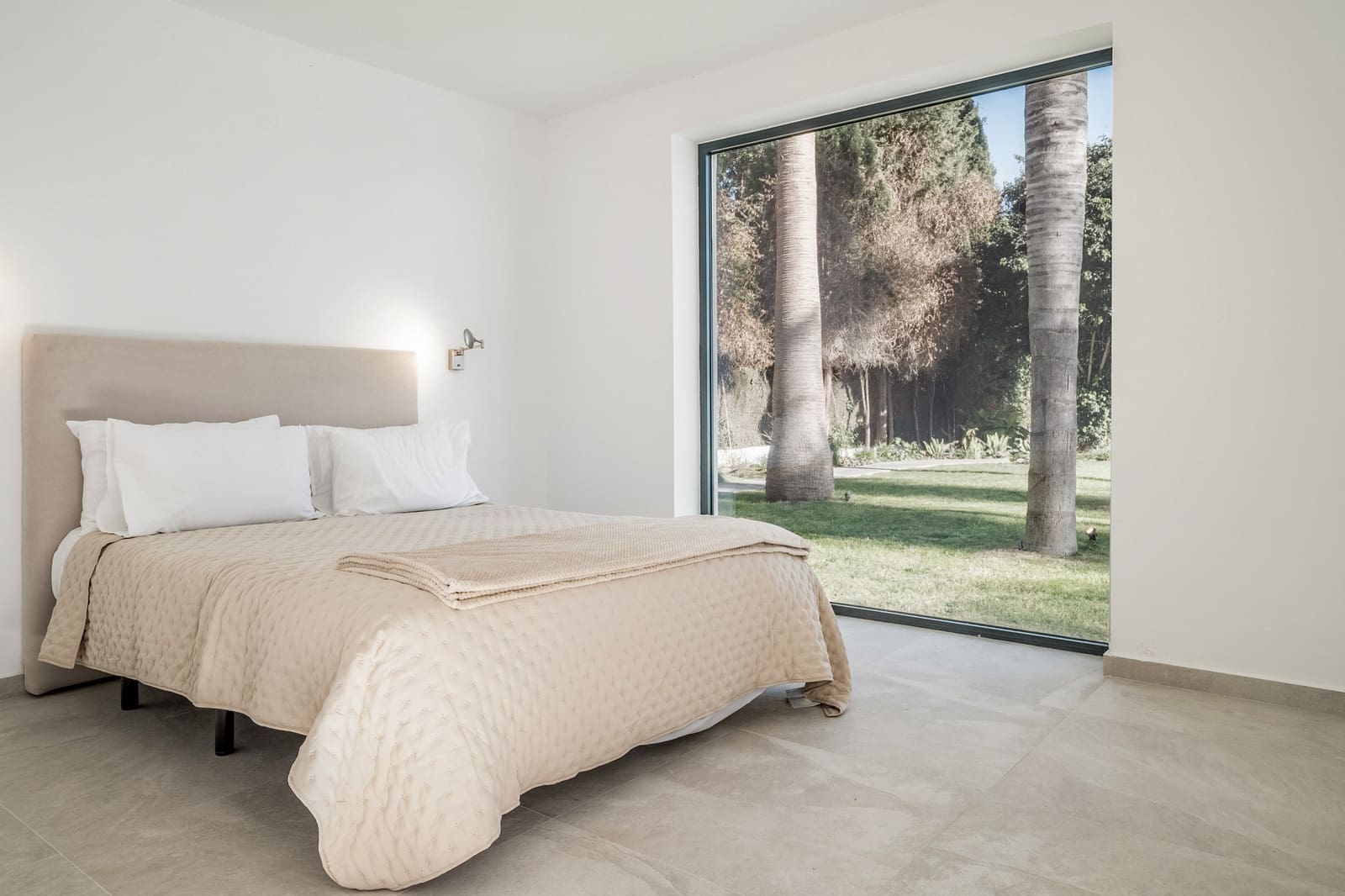 5 bedroom Villa for sale in Marbella with pool garage - € 2,250,000 (Ref: 9507924)