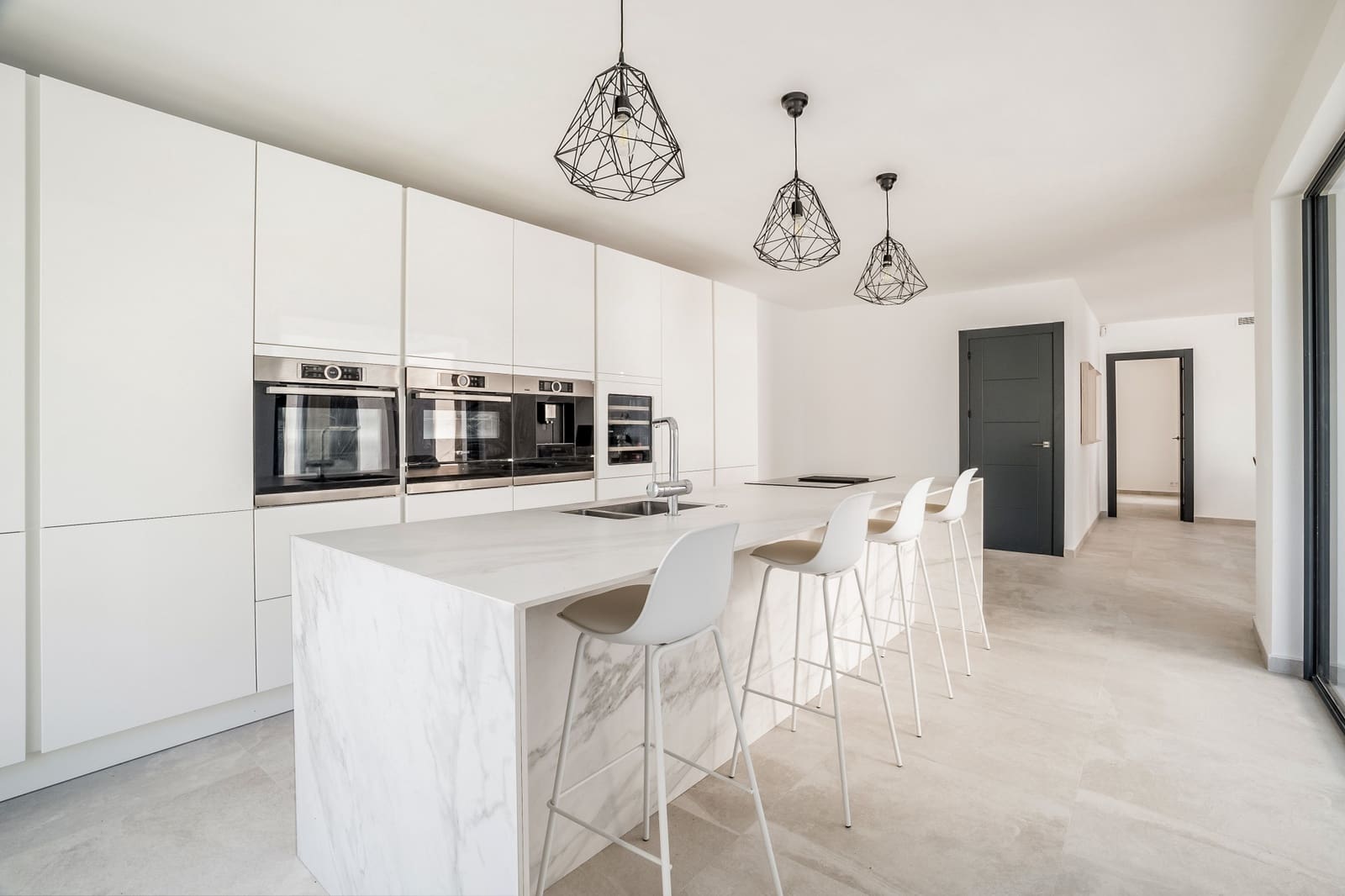 5 bedroom Villa for sale in Marbella with pool garage - € 2,250,000 (Ref: 9507924)