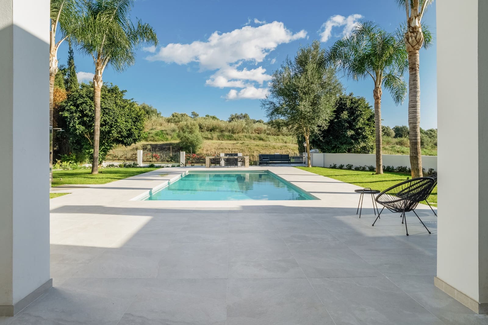 5 bedroom Villa for sale in Marbella with pool garage - € 2,250,000 (Ref: 9507924)