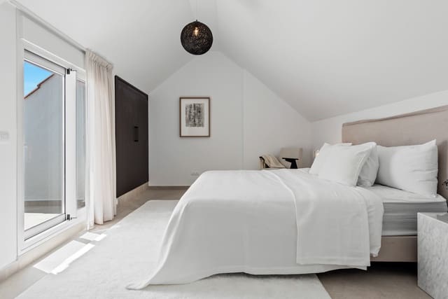 3 bedroom Apartment for sale in Marbella with pool garage - € 1,075,000 (Ref: 9507934)