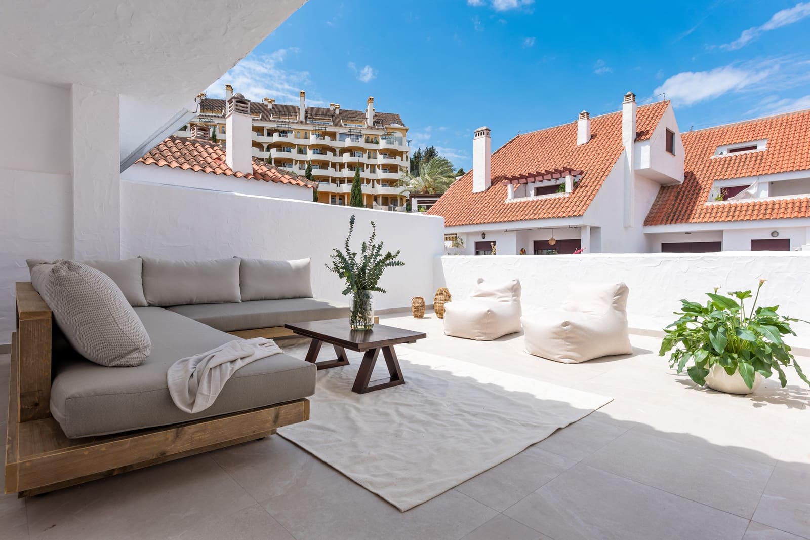 3 bedroom Apartment for sale in Marbella with pool garage - € 1,075,000 (Ref: 9507934)