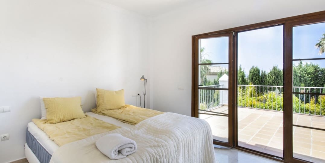 4 soveværelse Villa til salg i Estepona med swimmingpool garage - € 815.000 (Ref: 9507943)