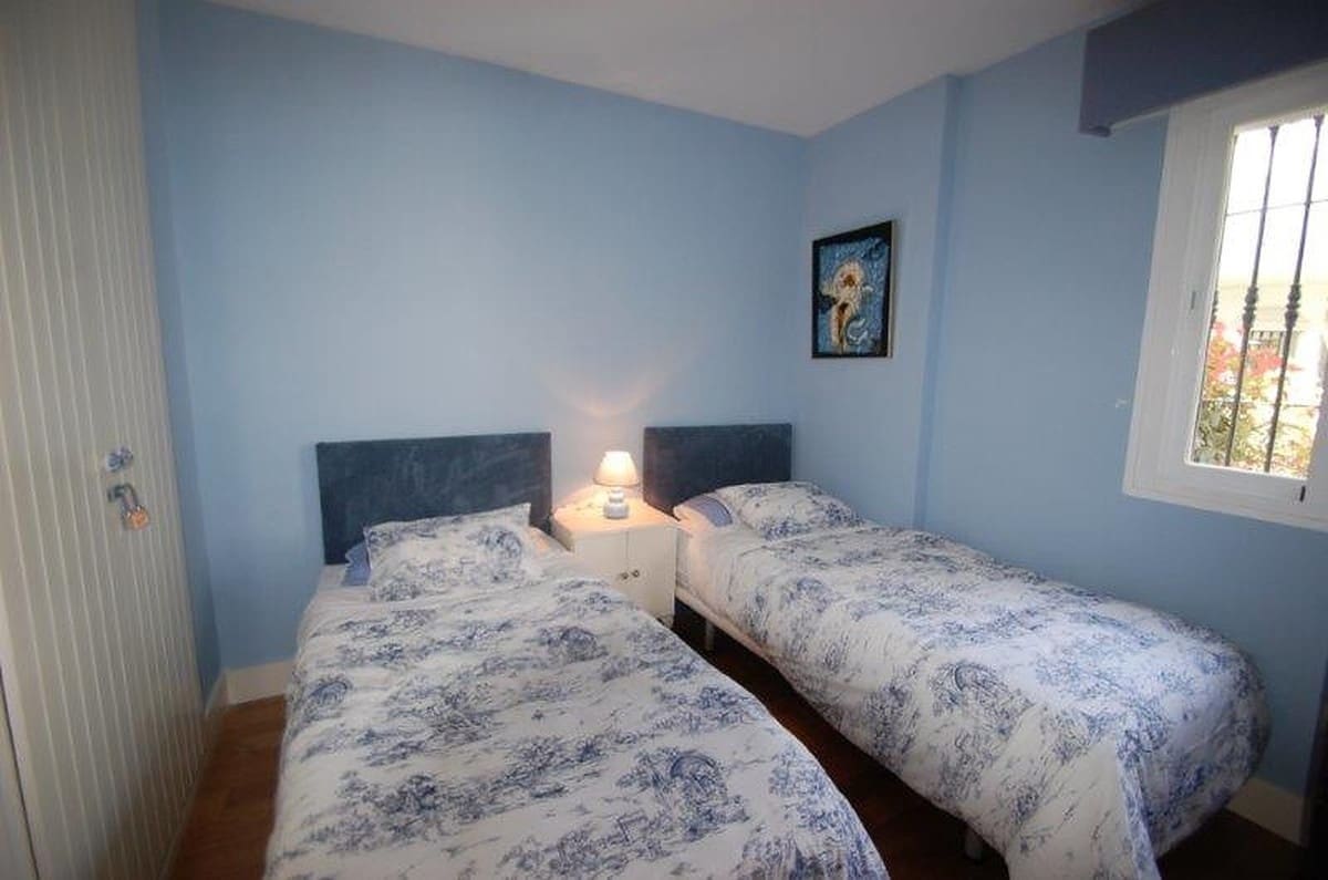 3 bedroom Apartment for sale in Nueva Andalucia with pool garage - € 339,000 (Ref: 9553252)