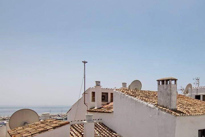 Apartamento de 2 habitaciones en Puerto Banus en venta - 440.000 € (Ref: 9553253)