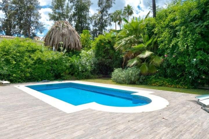 4 soveværelse Villa til salg i Marbella med swimmingpool - € 1.399.000 (Ref: 9553261)