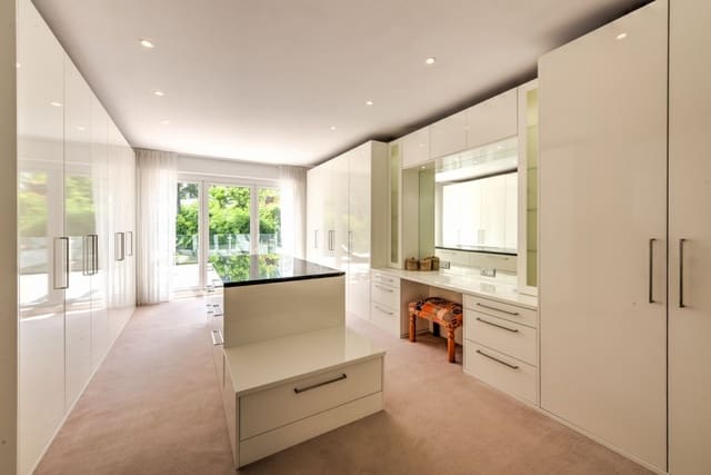 4 soveværelse Villa til salg i Marbella med swimmingpool - € 1.399.000 (Ref: 9553261)