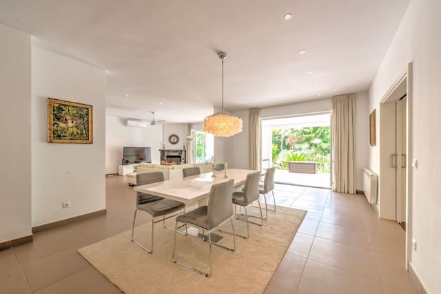 4 soveværelse Villa til salg i Marbella med swimmingpool - € 1.399.000 (Ref: 9553261)