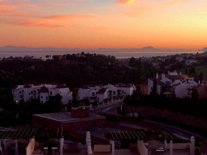 Apartamento de 3 habitaciones en Benahavís en venta con piscina garaje - 520.000 € (Ref: 9553263)