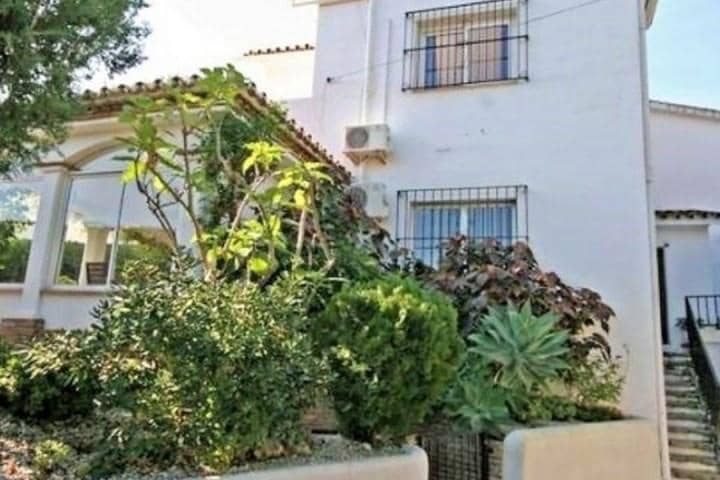 4 bedroom Villa for sale in Marbella with pool garage - € 495,000 (Ref: 9553271)