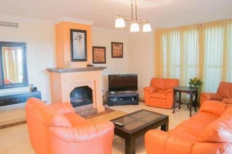 3 soveværelse Byhus til salg i Casares med swimmingpool garage - € 699.000 (Ref: 9553274)