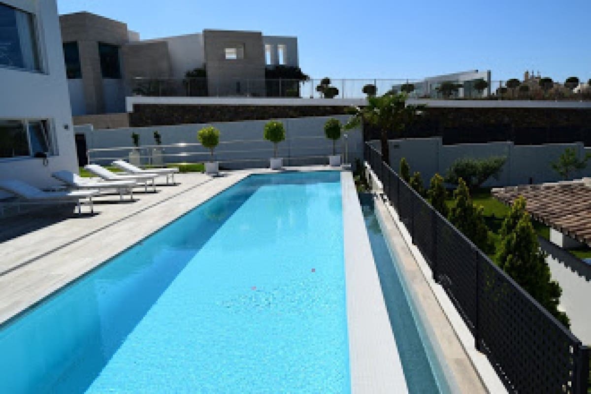 4 soveværelse Villa til salg i Marbella med swimmingpool - € 1.925.000 (Ref: 9553281)